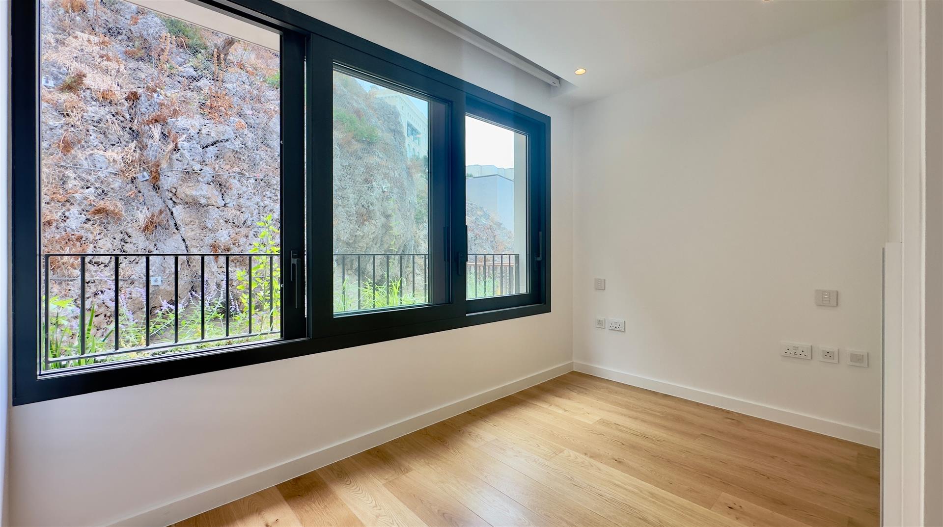 Image of House - 4 Bedrooms - 3 Bathrooms for Rental in North Gorge-Gibraltar, Image 16